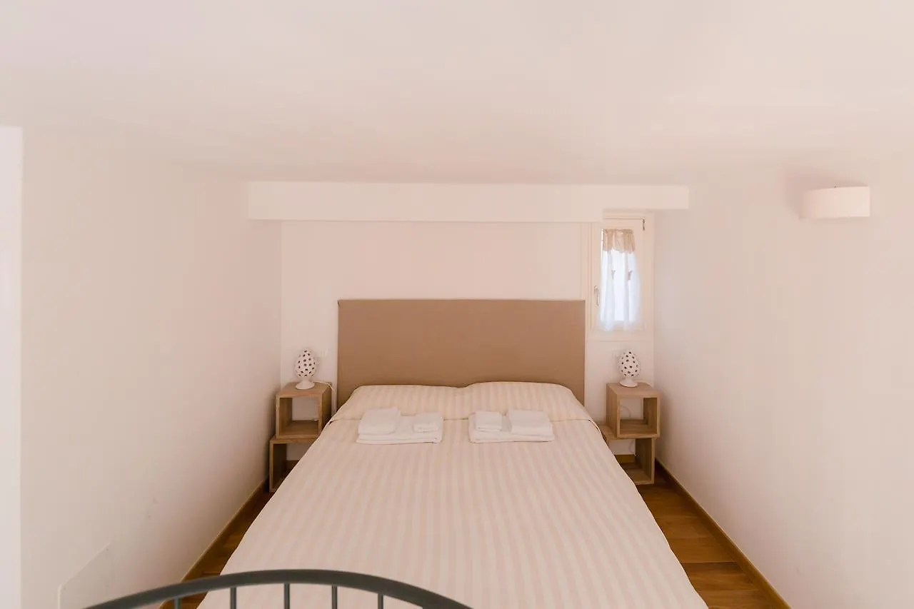 Grande, Moderno Appartamento In Edificio Storico Bologna Italien