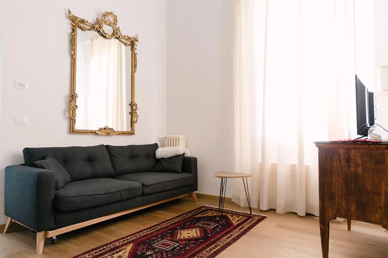 Grande, Moderno Appartamento In Edificio Storico Bologna Italien